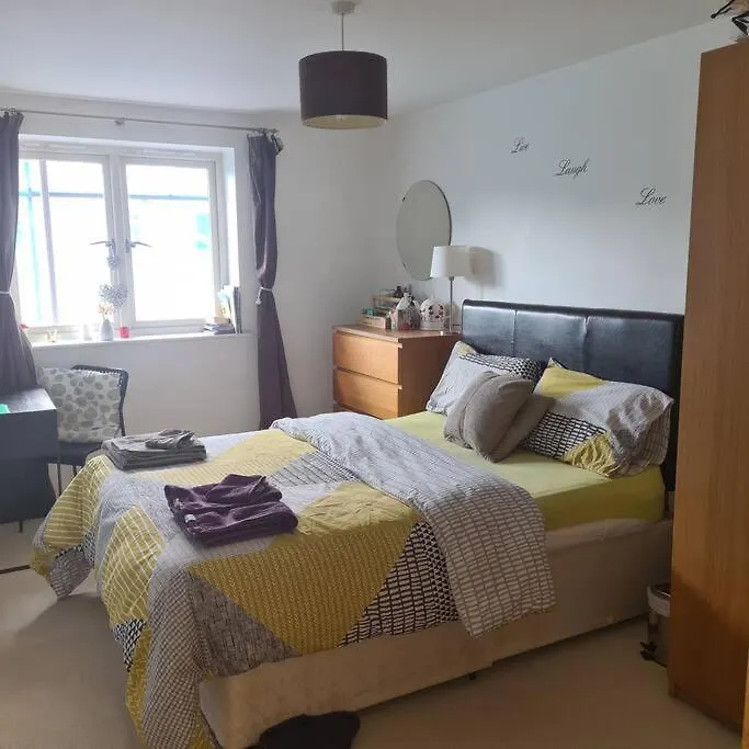 Superhost 1 Bedroom Flat 15 Mins To Center,Zone 2 London Apartment